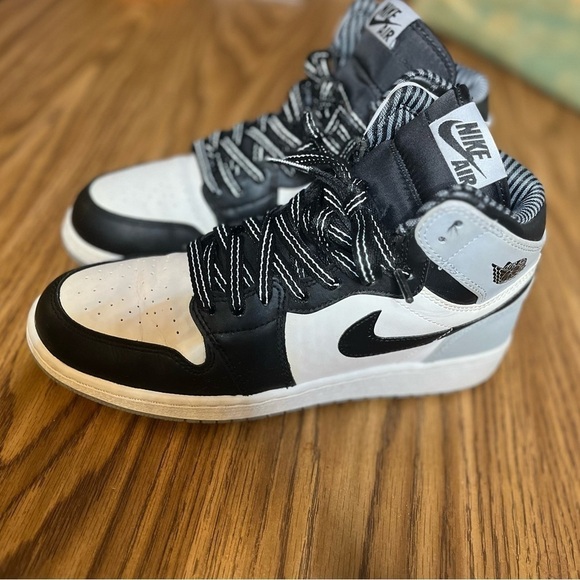 Size 6- Air Jordan 1 Retro High OG Barons 2013 RARE 575441-104. 
No original box - Picture 1 of 6